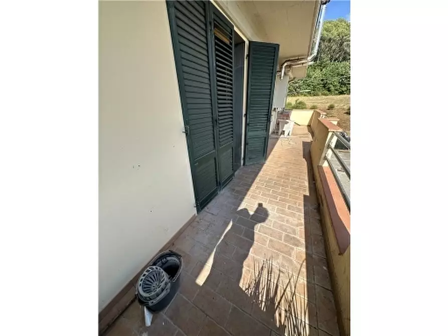 Immagine 20 di Magazzino in affitto  a Lastra A Signa