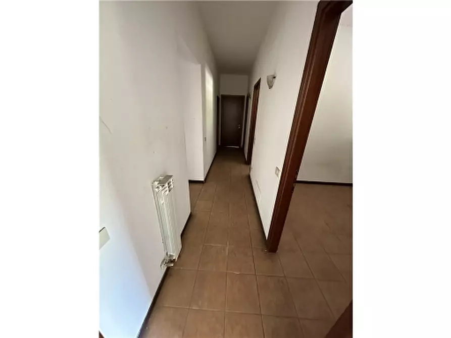 Immagine 21 di Magazzino in affitto  a Lastra A Signa