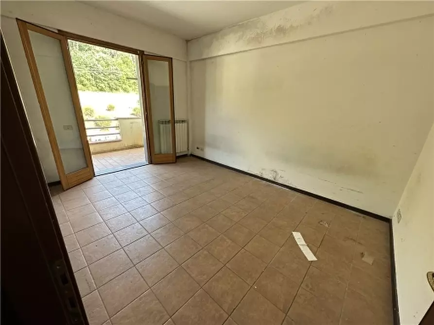 Immagine 22 di Magazzino in affitto  a Lastra A Signa