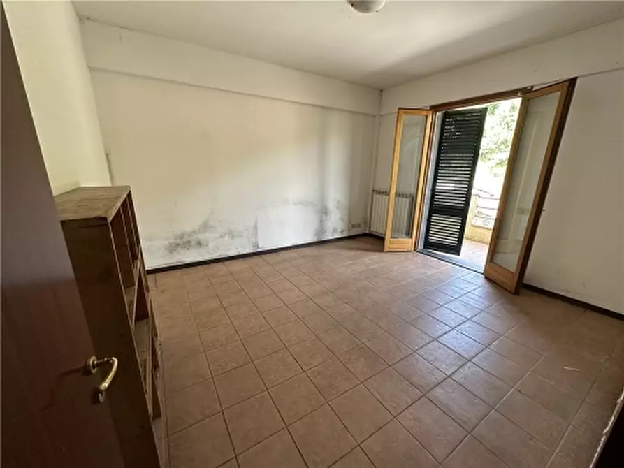 Immagine 24 di Magazzino in affitto  a Lastra A Signa