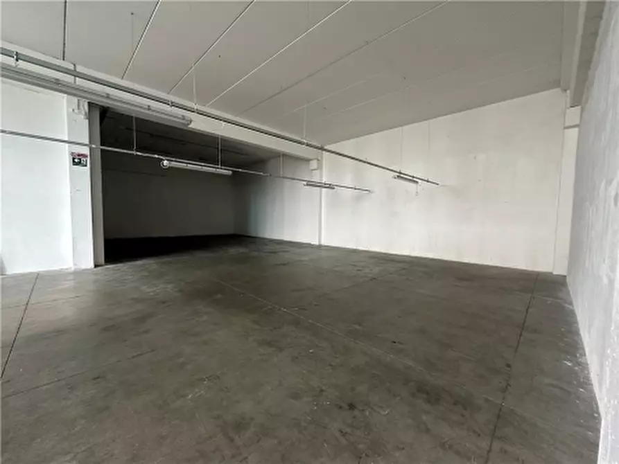 Immagine 3 di Magazzino in affitto  a Montelupo Fiorentino