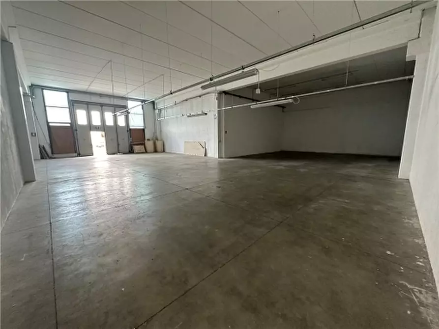 Immagine 4 di Magazzino in affitto  a Montelupo Fiorentino