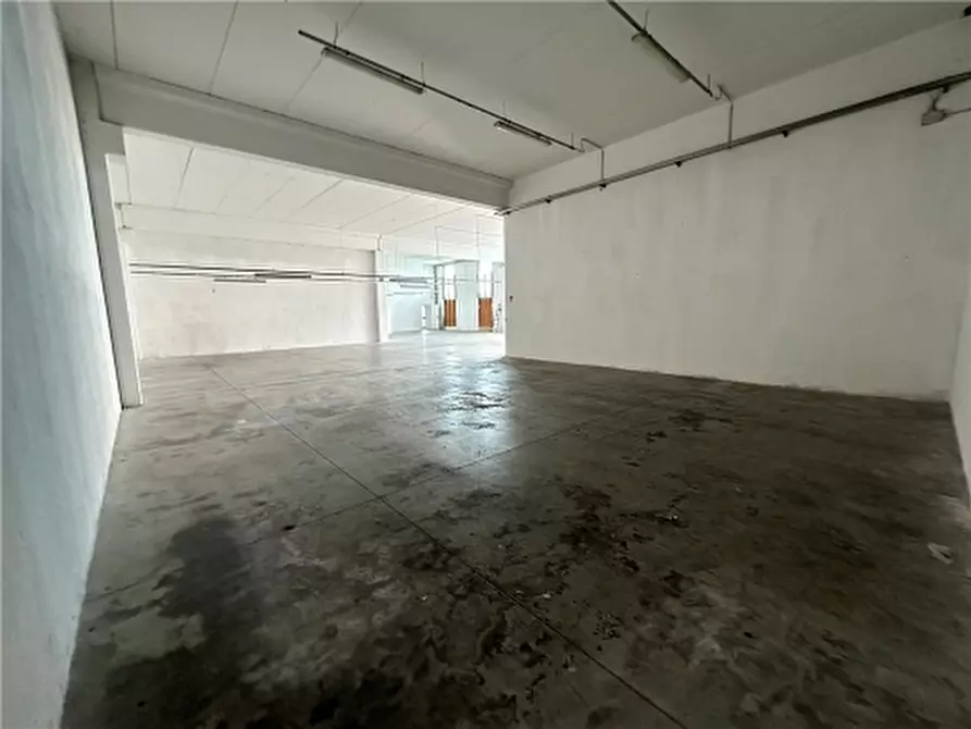 Immagine 5 di Magazzino in affitto  a Montelupo Fiorentino