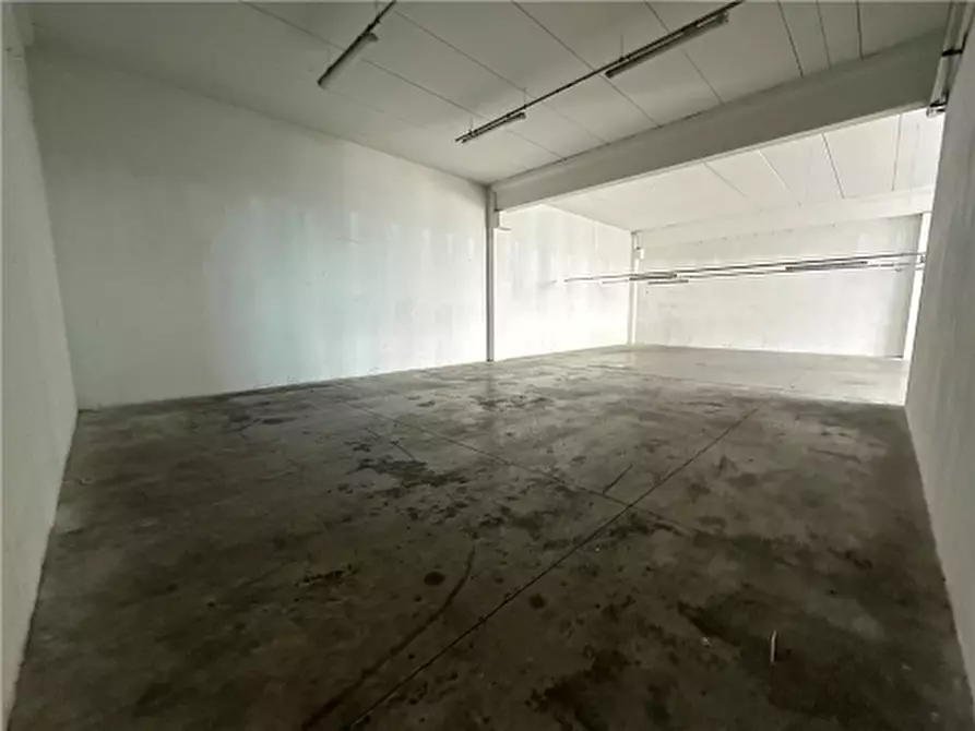 Immagine 6 di Magazzino in affitto  a Montelupo Fiorentino