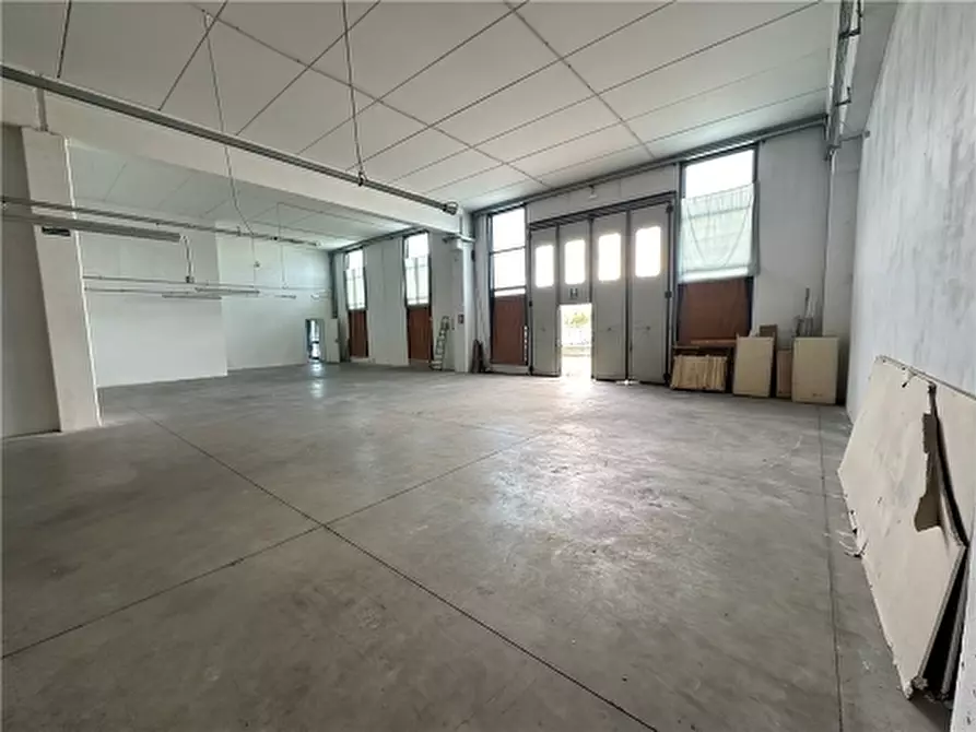 Immagine 7 di Magazzino in affitto  a Montelupo Fiorentino