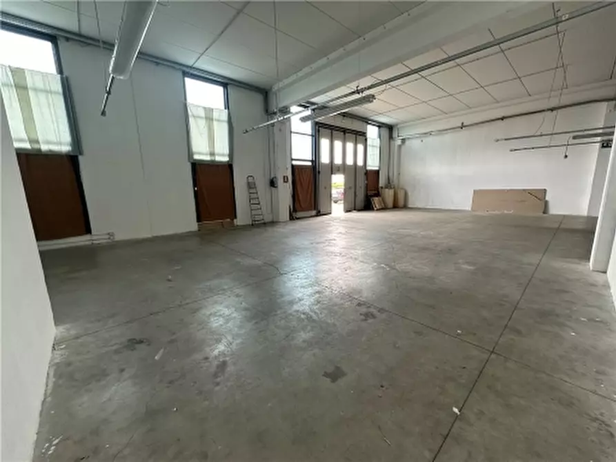 Immagine 8 di Magazzino in affitto  a Montelupo Fiorentino