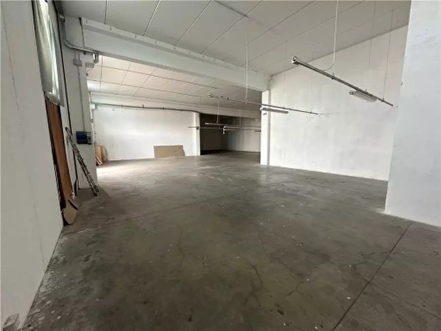 Immagine 9 di Magazzino in affitto  a Montelupo Fiorentino