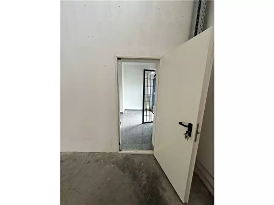 Immagine 10 di Magazzino in affitto  a Montelupo Fiorentino