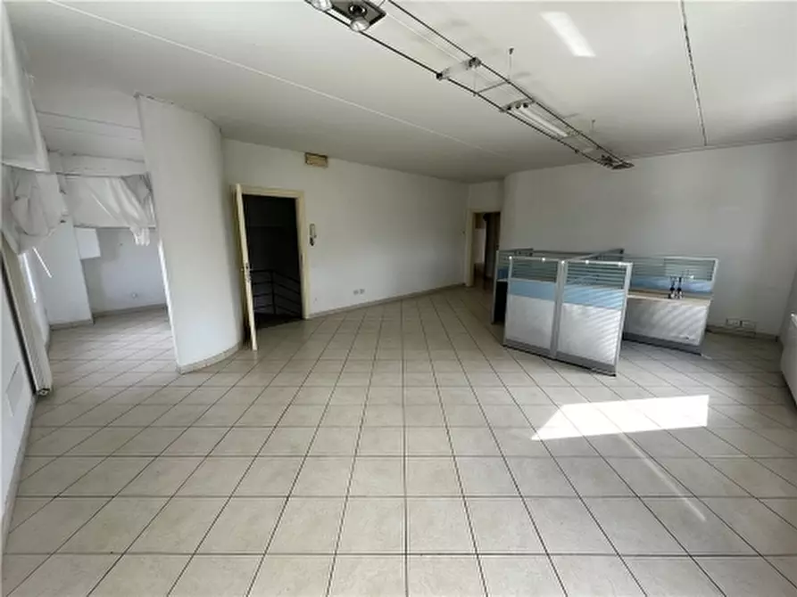 Immagine 15 di Magazzino in affitto  a Montelupo Fiorentino