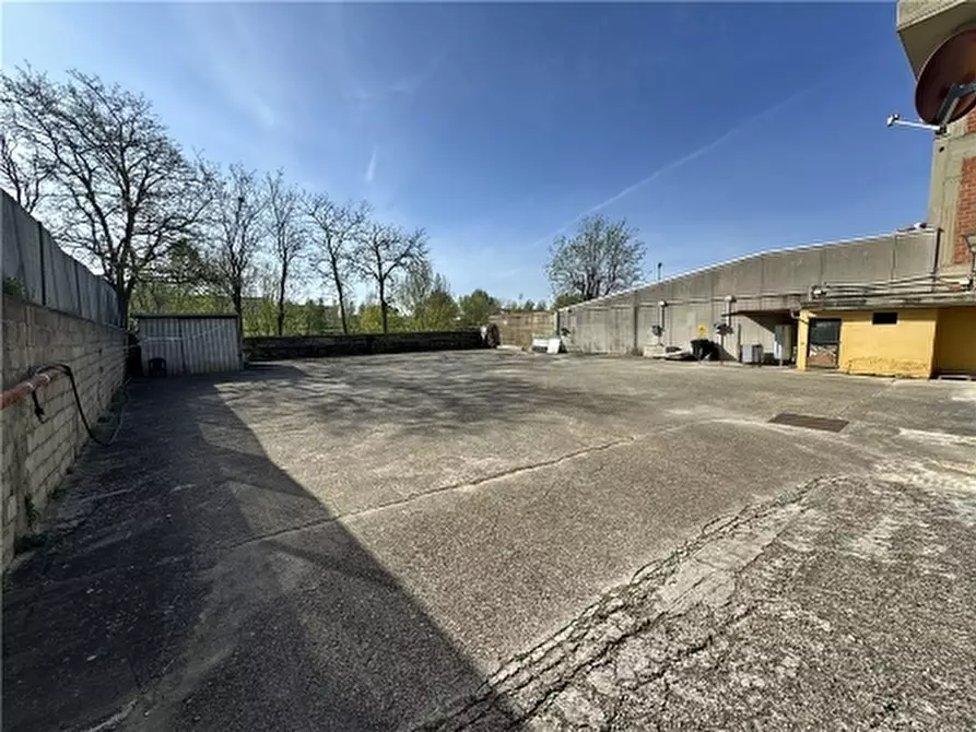 Immagine 1 di Magazzino in vendita  a Vinci