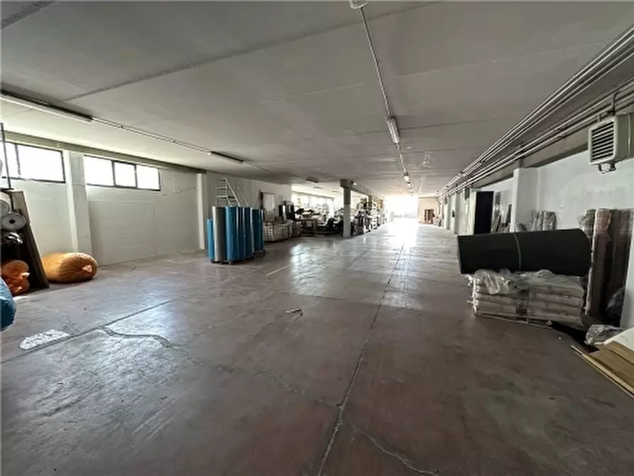 Immagine 6 di Magazzino in vendita  a Vinci