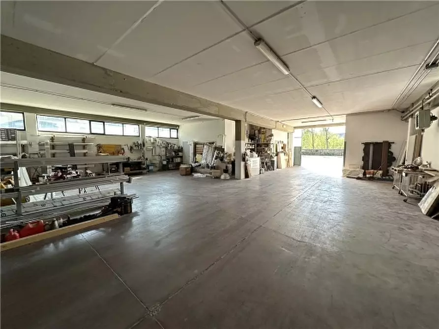 Immagine 8 di Magazzino in vendita  a Vinci