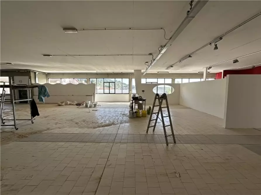 Immagine 14 di Magazzino in vendita  a Vinci