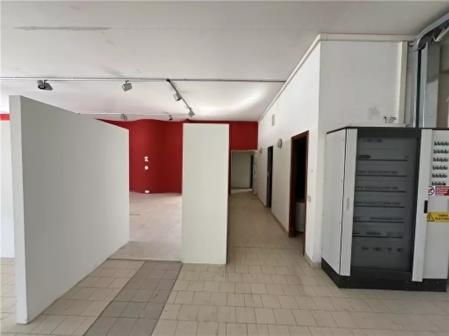 Immagine 17 di Magazzino in vendita  a Vinci