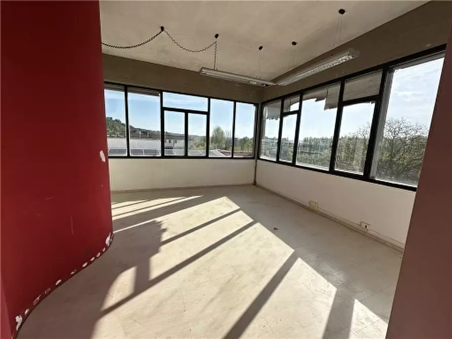 Immagine 23 di Magazzino in vendita  a Vinci