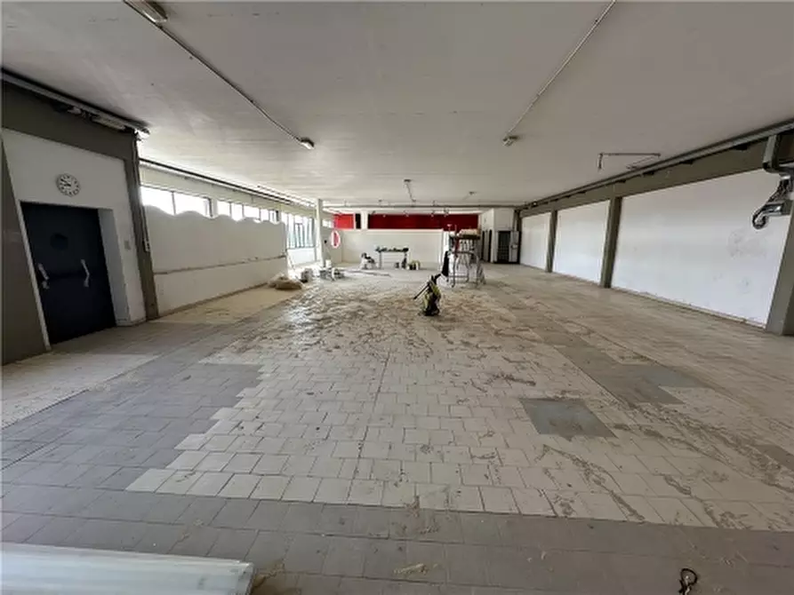Immagine 28 di Magazzino in vendita  a Vinci