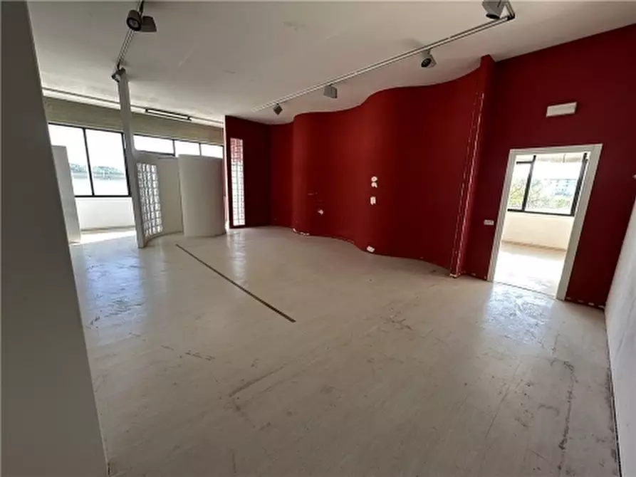 Immagine 34 di Magazzino in vendita  a Vinci