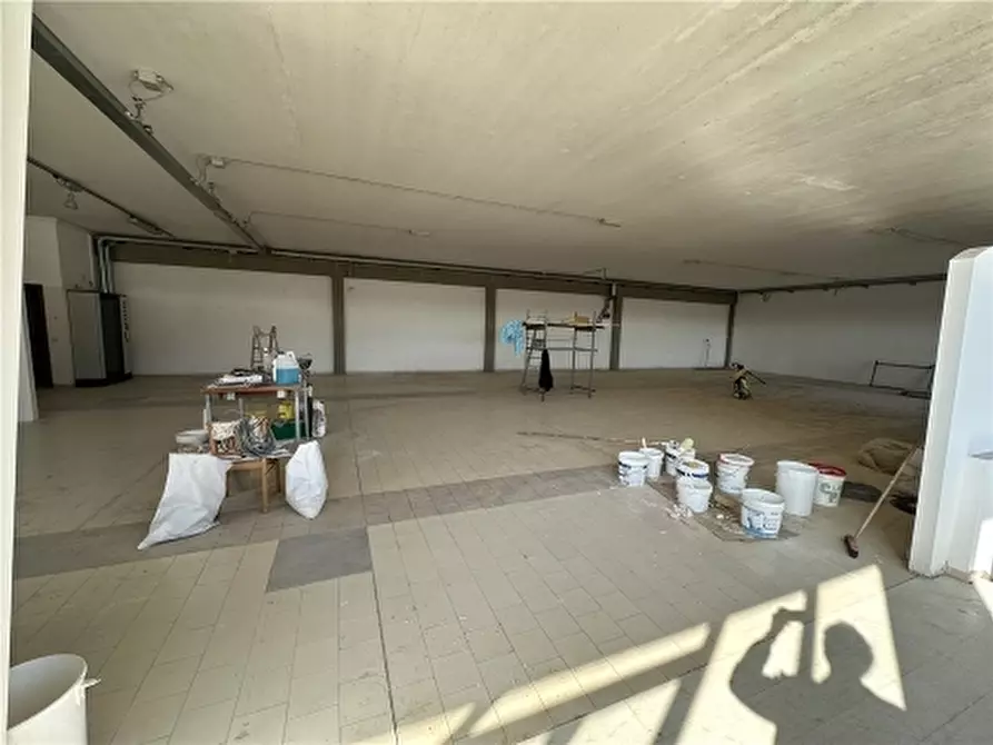 Immagine 2 di Magazzino in affitto  a Vinci