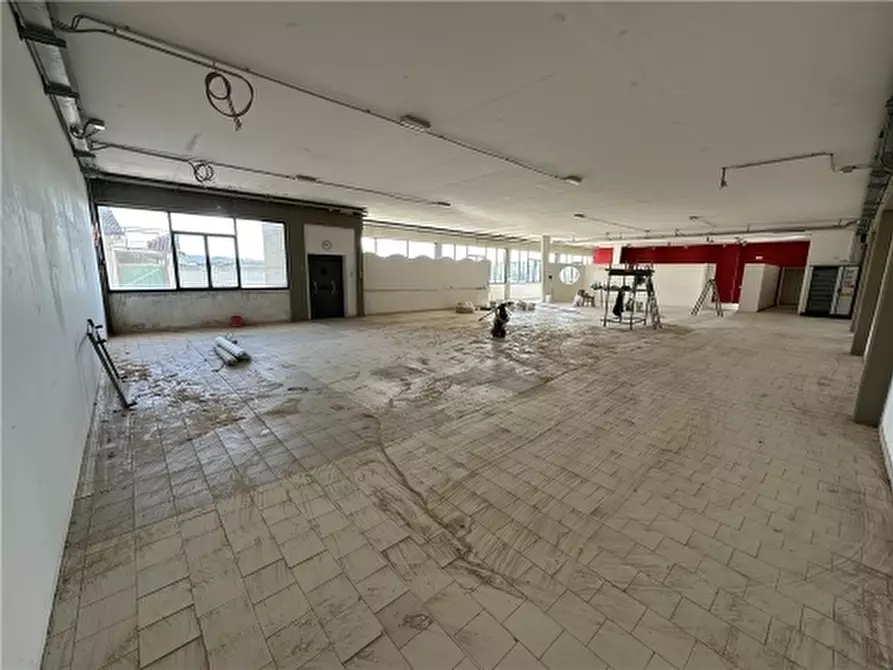 Immagine 5 di Magazzino in affitto  a Vinci