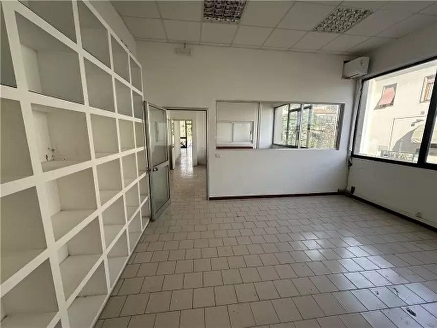 Immagine 5 di Magazzino in affitto  a Vinci