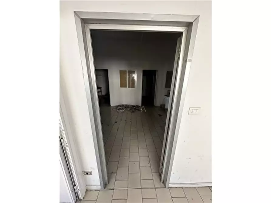 Immagine 6 di Magazzino in affitto  a Vinci