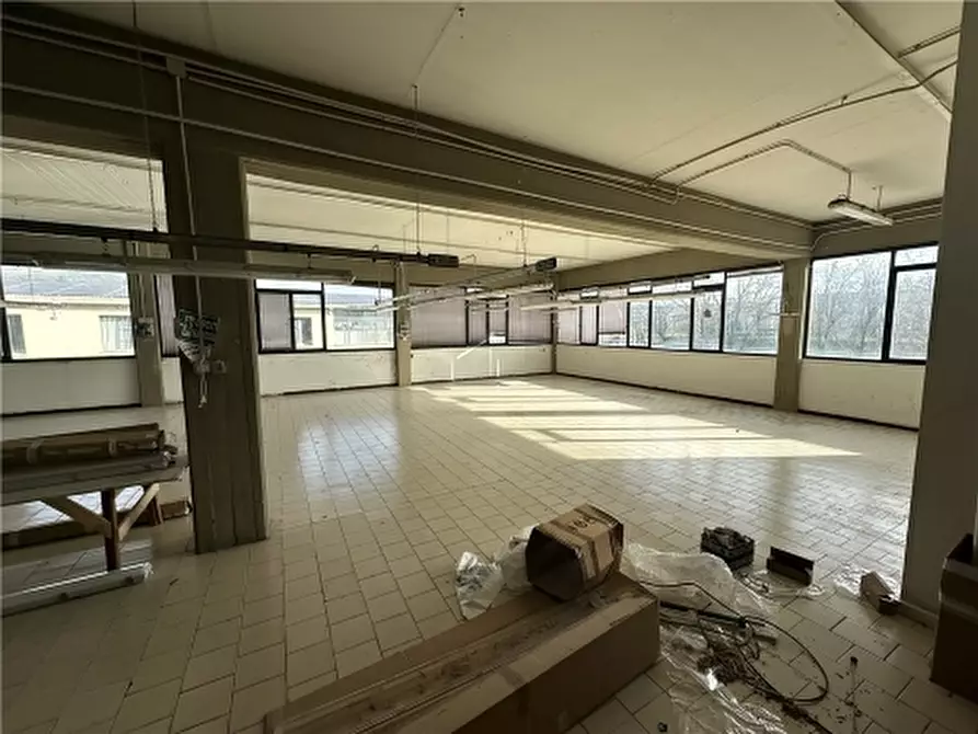 Immagine 12 di Magazzino in affitto  a Vinci