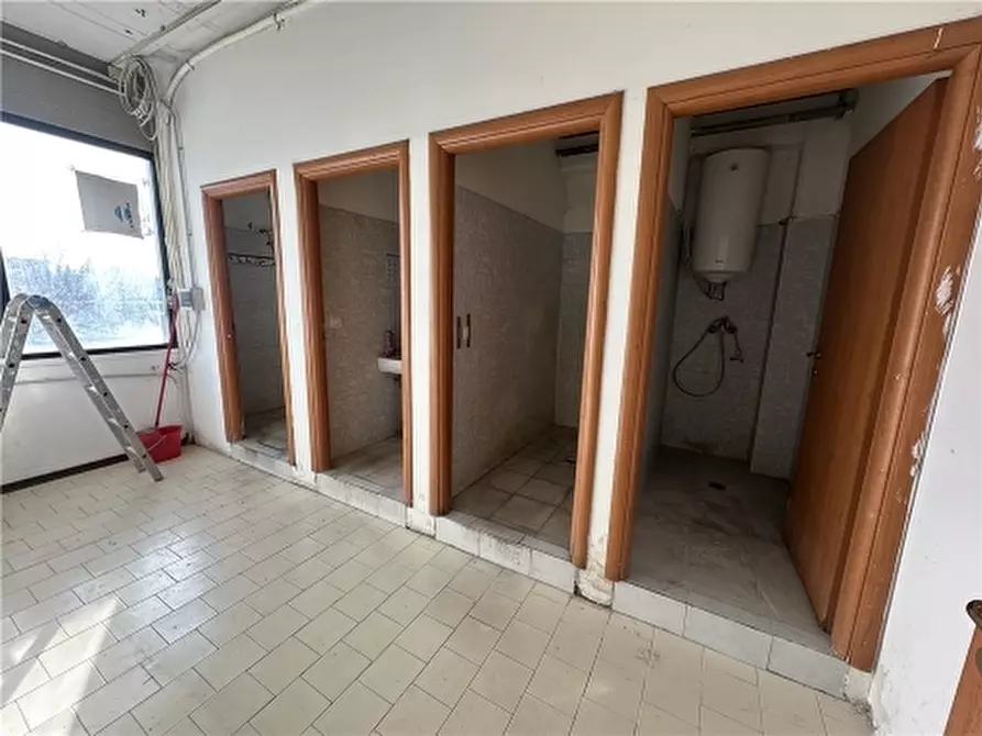 Immagine 16 di Magazzino in affitto  a Vinci