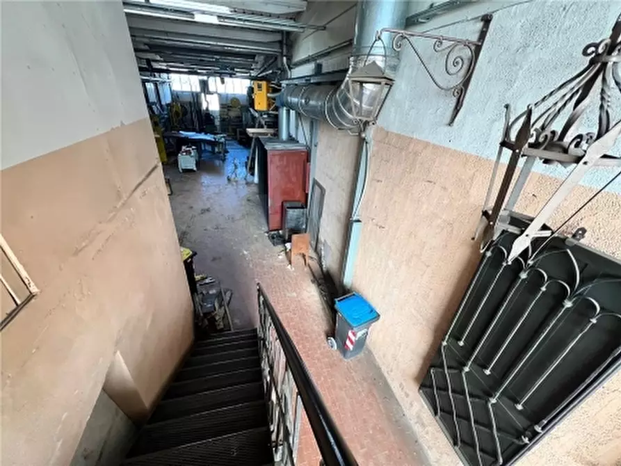 Immagine 1 di Magazzino in vendita  a Montespertoli