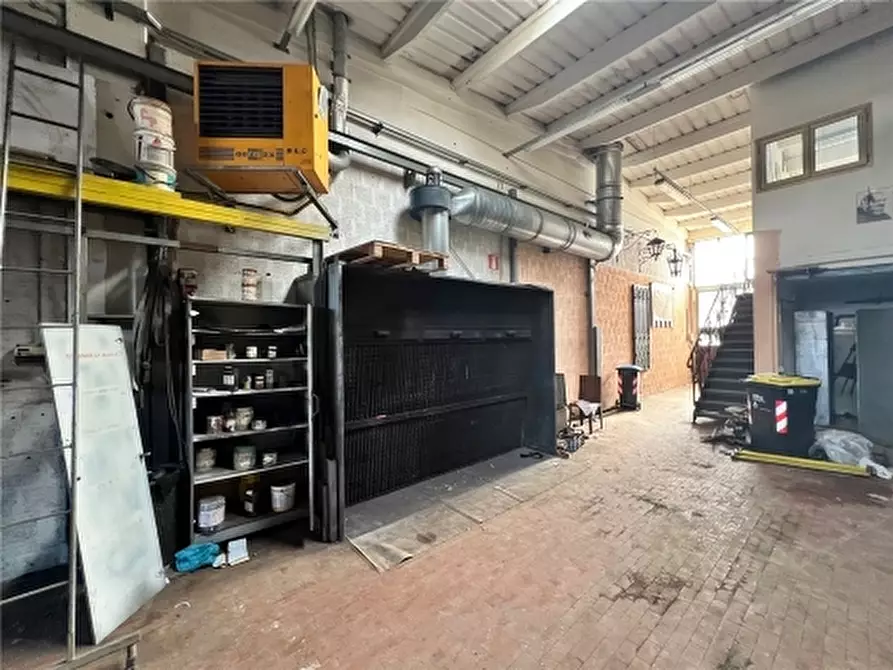 Immagine 3 di Magazzino in vendita  a Montespertoli