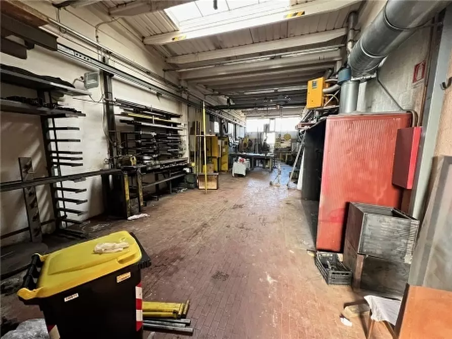 Immagine 4 di Magazzino in vendita  a Montespertoli