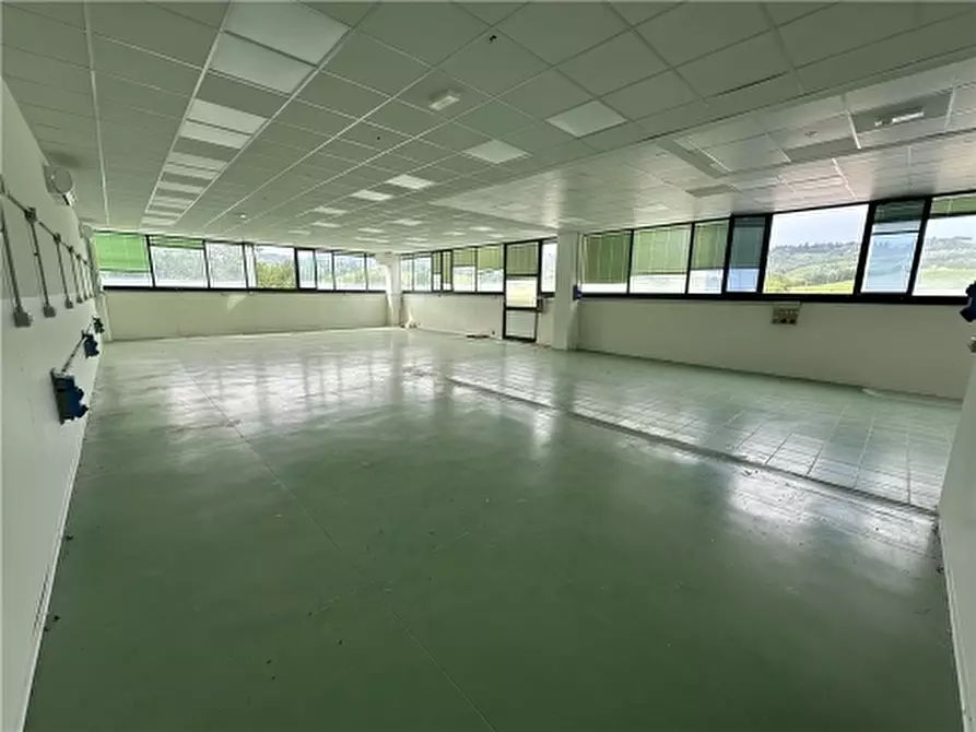 Immagine 1 di Magazzino in vendita  a San Casciano In Val Di Pesa