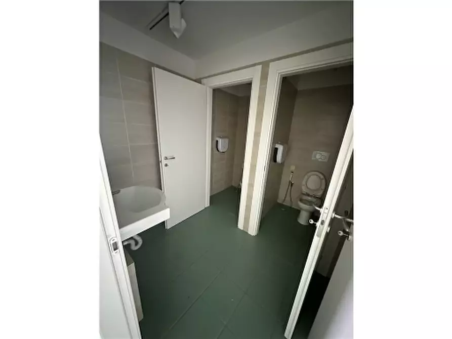 Immagine 13 di Magazzino in vendita  a San Casciano In Val Di Pesa