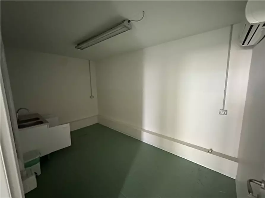 Immagine 15 di Magazzino in vendita  a San Casciano In Val Di Pesa