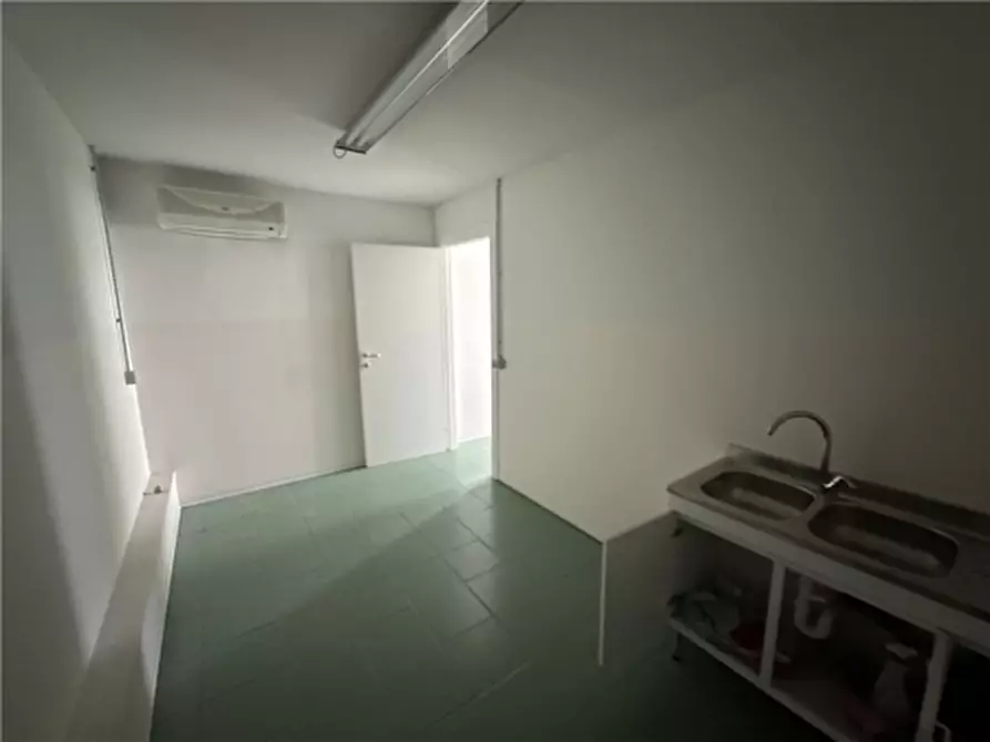 Immagine 16 di Magazzino in vendita  a San Casciano In Val Di Pesa