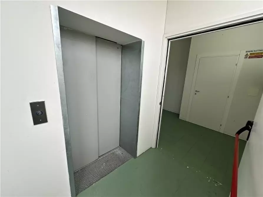 Immagine 17 di Magazzino in vendita  a San Casciano In Val Di Pesa