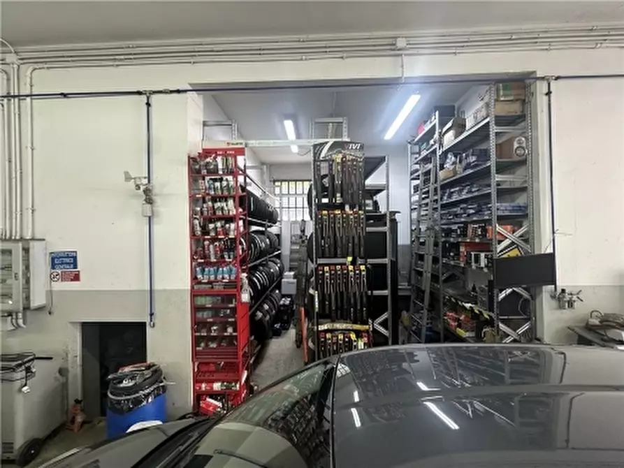 Immagine 2 di Negozio in vendita  a San Casciano In Val Di Pesa