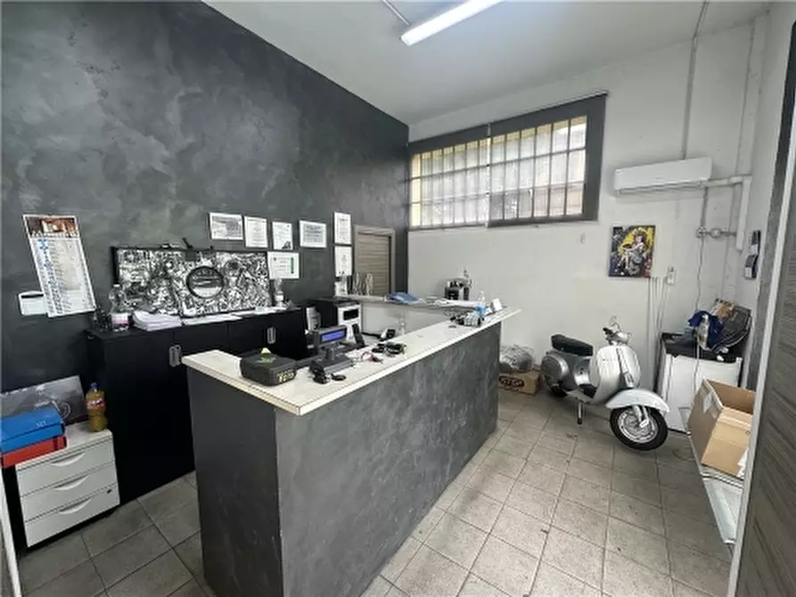 Immagine 5 di Negozio in vendita  a San Casciano In Val Di Pesa