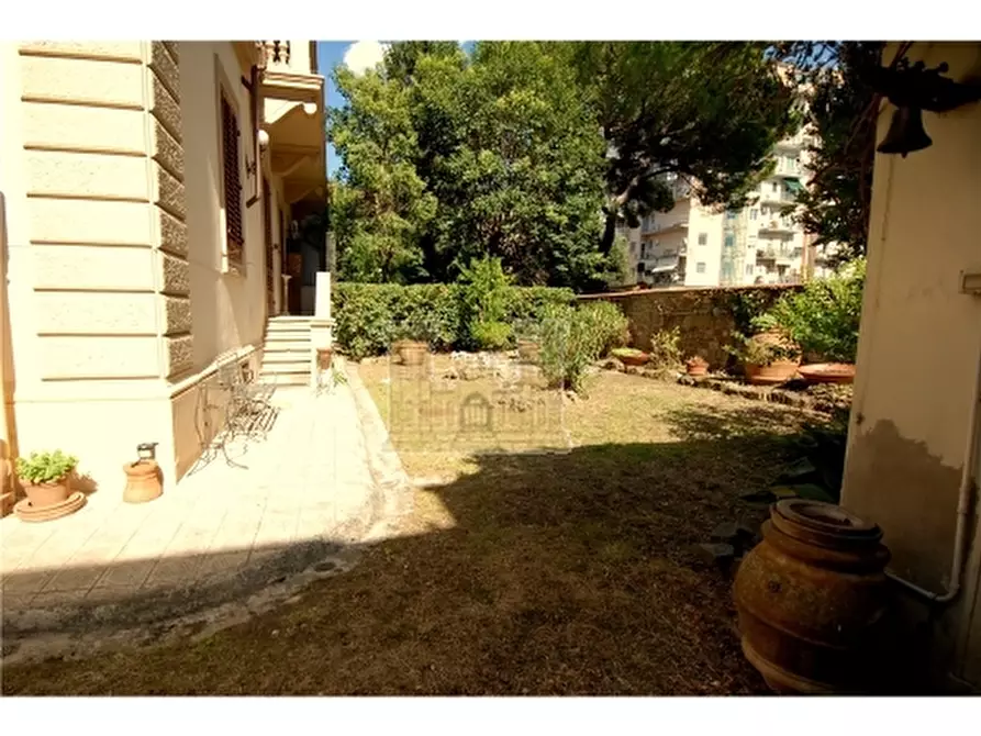 Immagine 36 di Appartamento in vendita  a Firenze