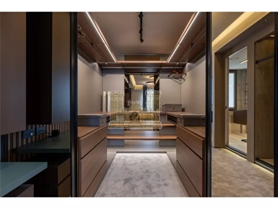 Immagine 16 di Appartamento in vendita  a Firenze