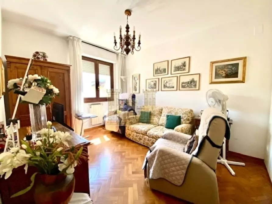 Immagine 11 di Appartamento in vendita  a Firenze