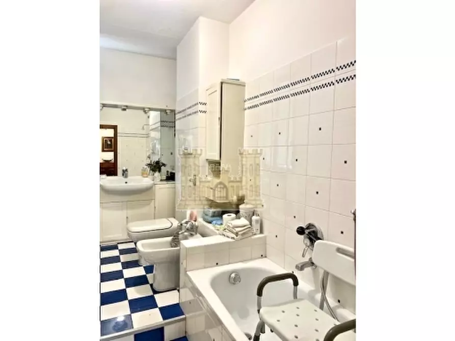 Immagine 13 di Appartamento in vendita  a Firenze