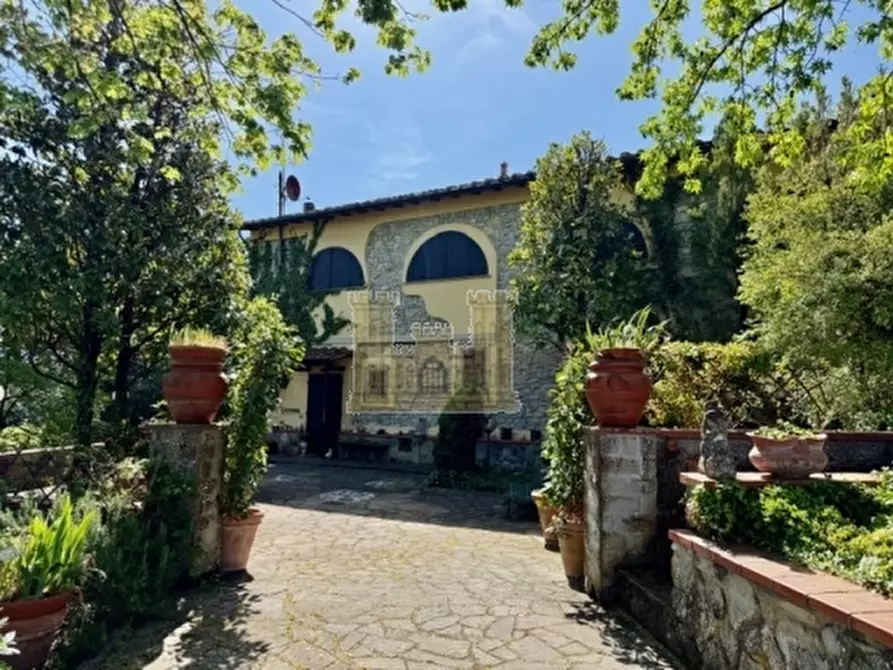 Immagine 1 di Villa in vendita  a Signa