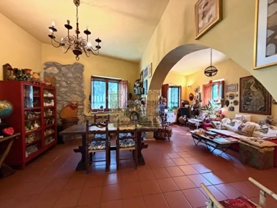 Immagine 2 di Villa in vendita  a Signa