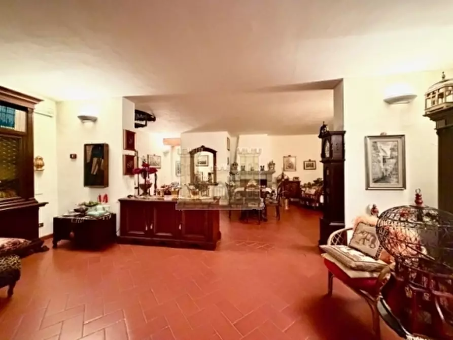 Immagine 25 di Villa in vendita  a Signa