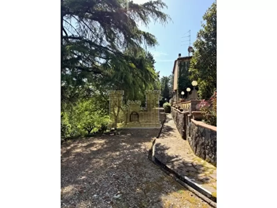 Immagine 37 di Villa in vendita  a Signa