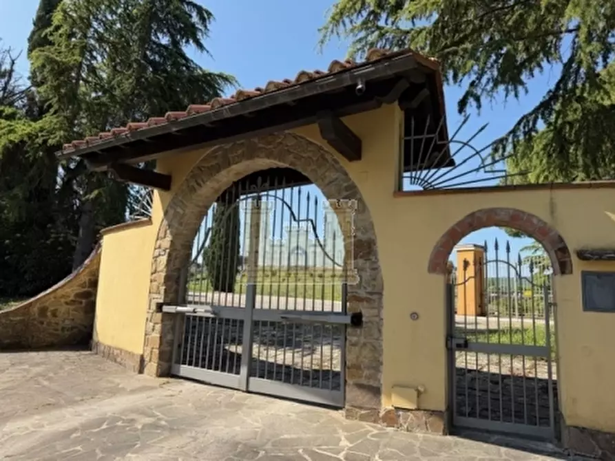 Immagine 39 di Villa in vendita  a Signa