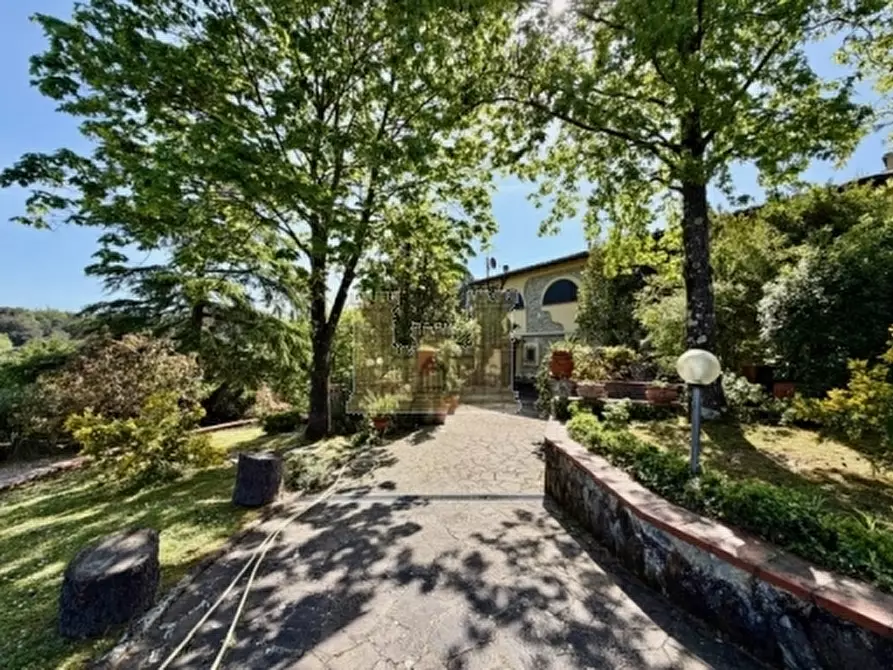 Immagine 41 di Villa in vendita  a Signa