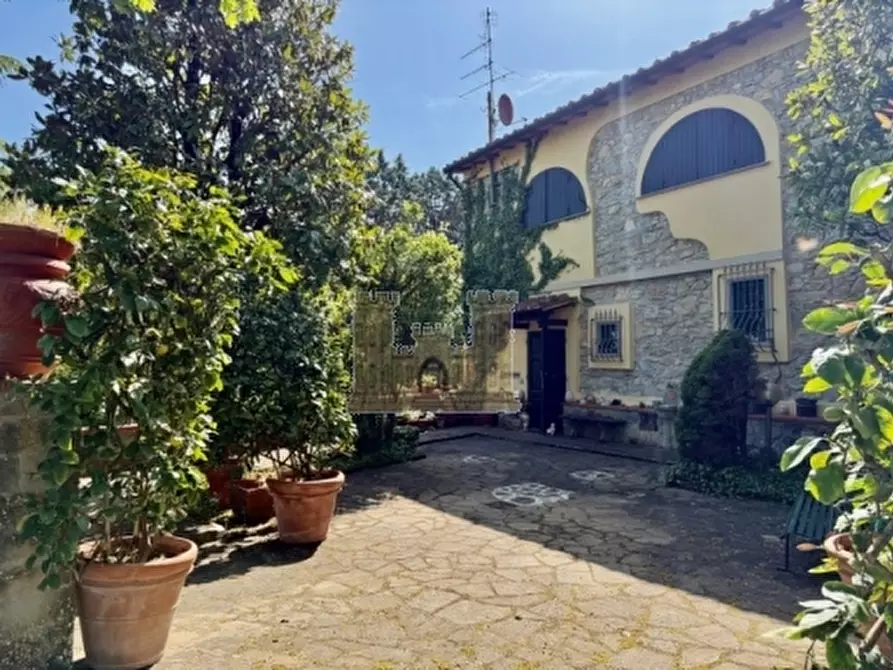 Immagine 42 di Villa in vendita  a Signa