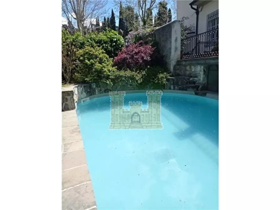 Immagine 1 di Villa in vendita  a Firenze