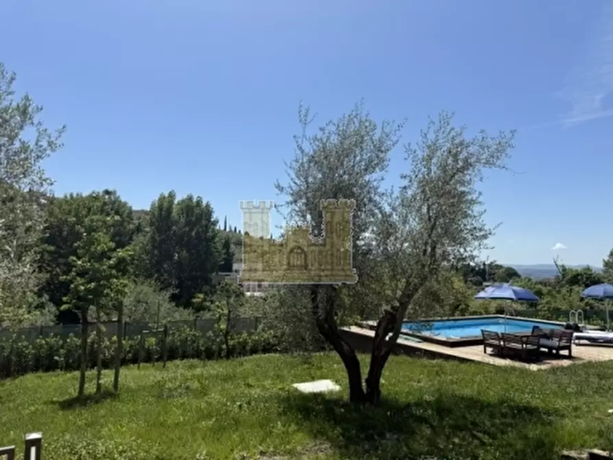 Immagine 1 di Villa in vendita  a Firenze